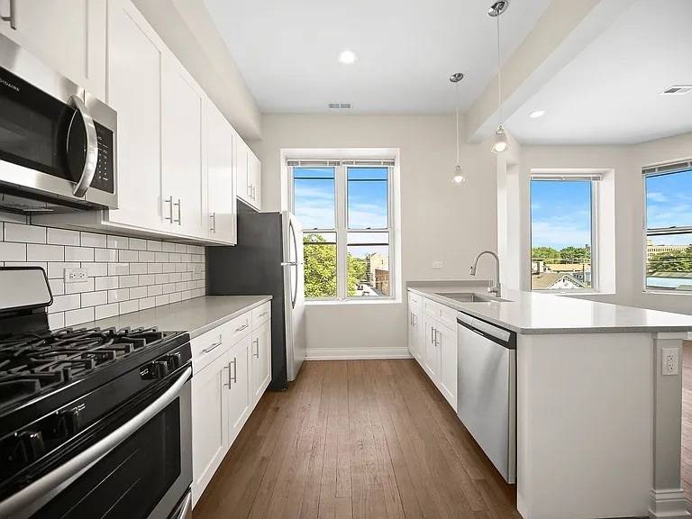 Chicago, IL 60608,1946 S Racine AVE #3F