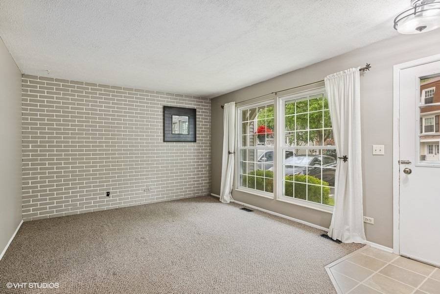 Cary, IL 60013,82 Hickory LN
