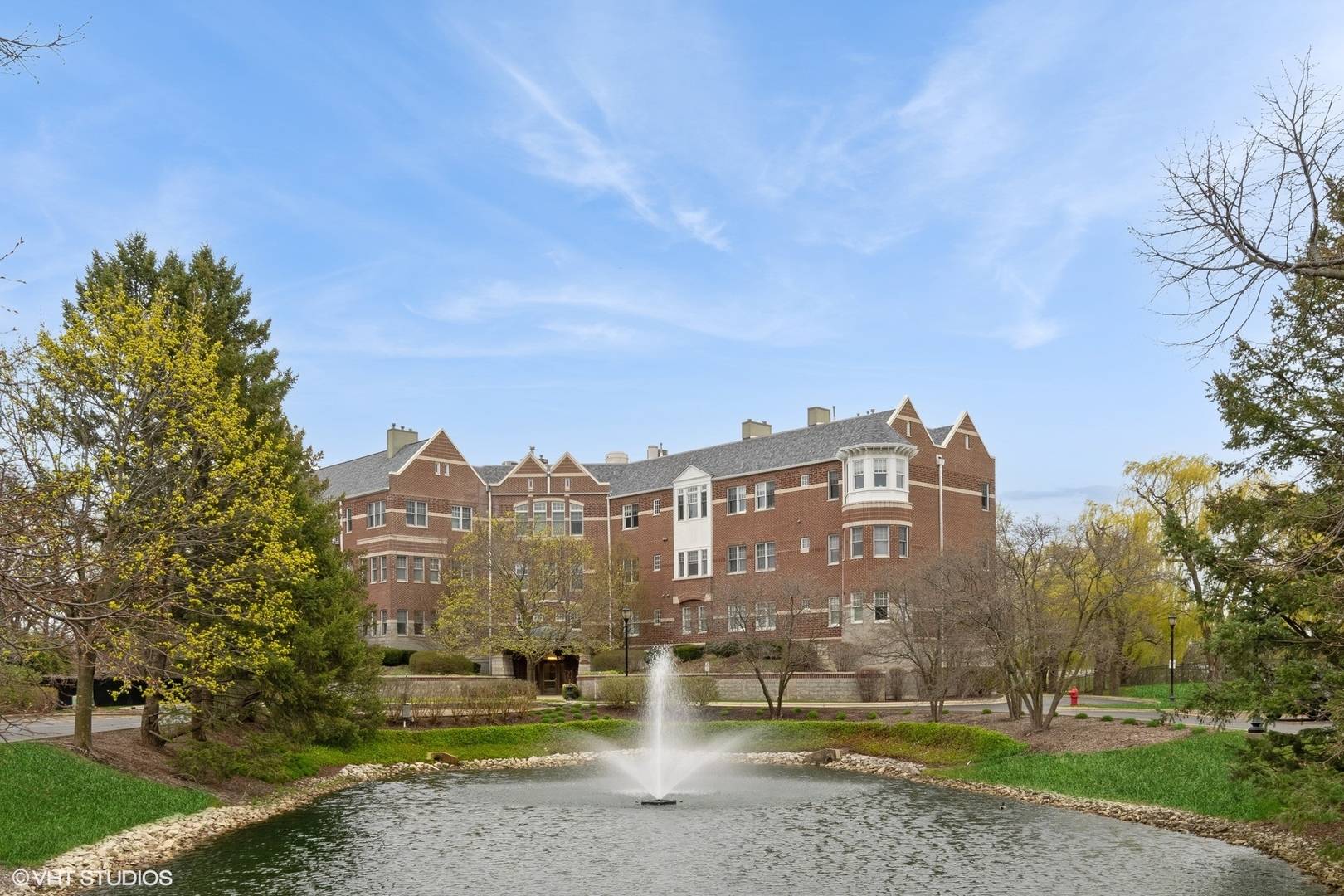 Northbrook, IL 60062,2365 Waukegan RD #2C