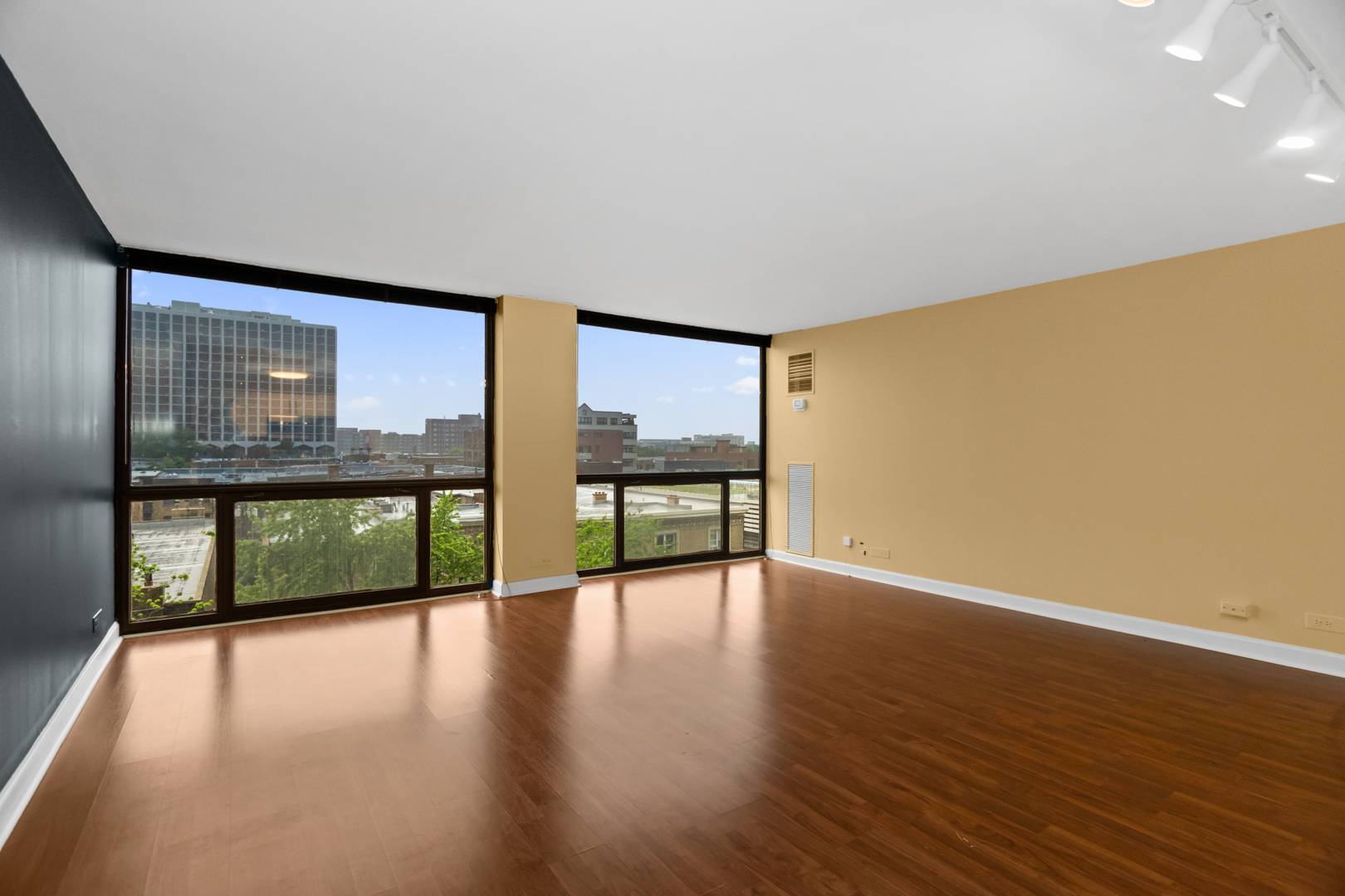 Chicago, IL 60613,4343 N Clarendon AVE #613
