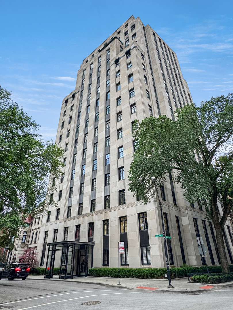 Chicago, IL 60610,1260 N Astor ST #3