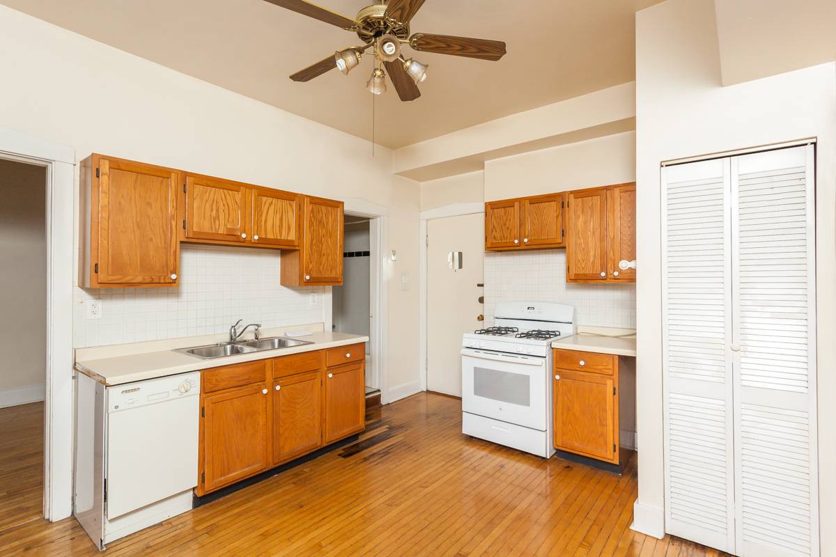 Chicago, IL 60657,3414 N Halsted ST #104-4