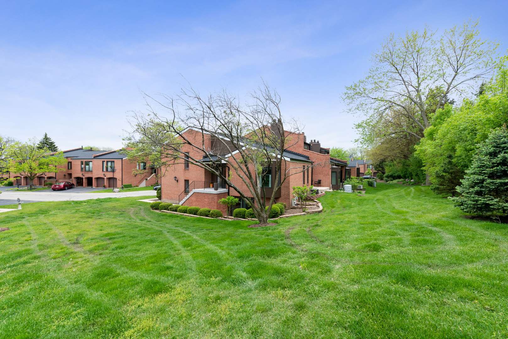 Oak Brook, IL 60523,2S570 PATRICK HENRY SQ #119