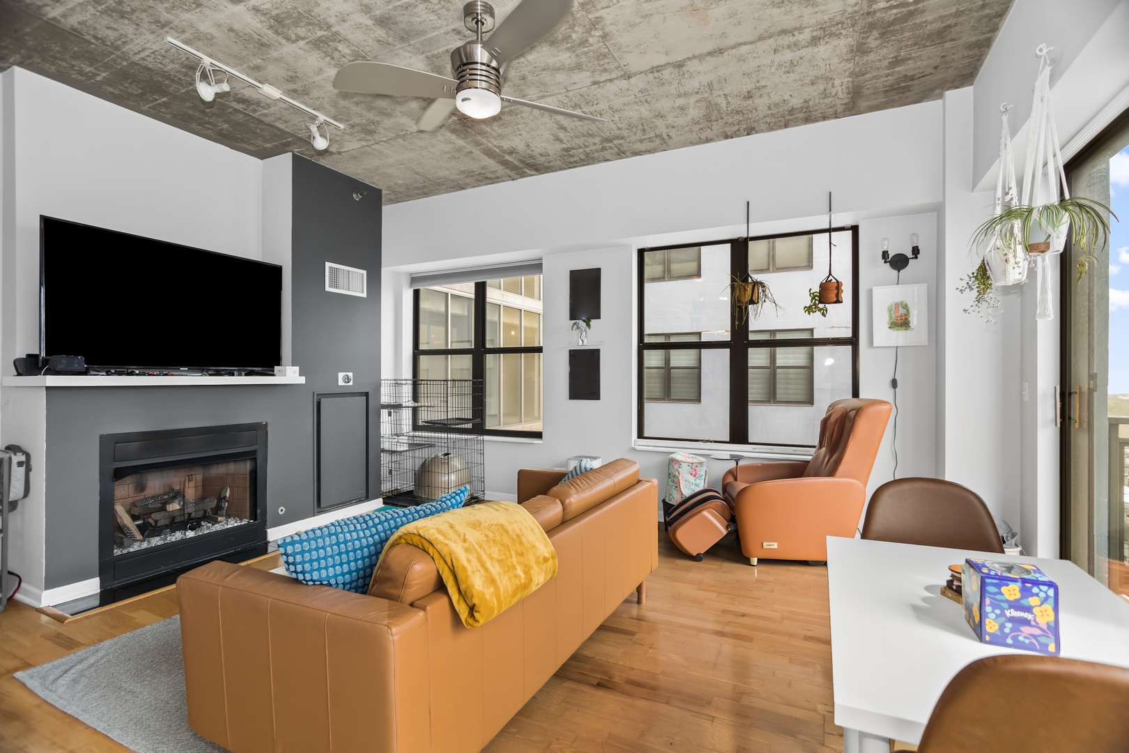 Chicago, IL 60640,1122 W Catalpa AVE #706