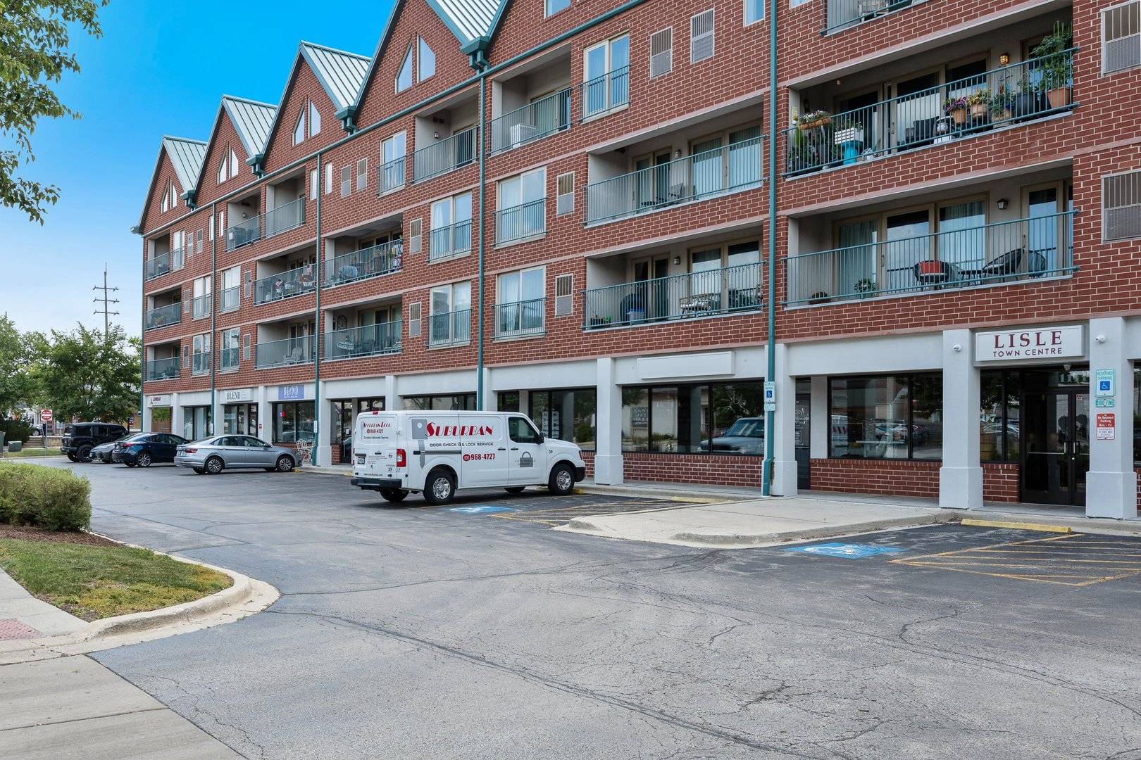 Lisle, IL 60532,1111 Burlington AVE #108B
