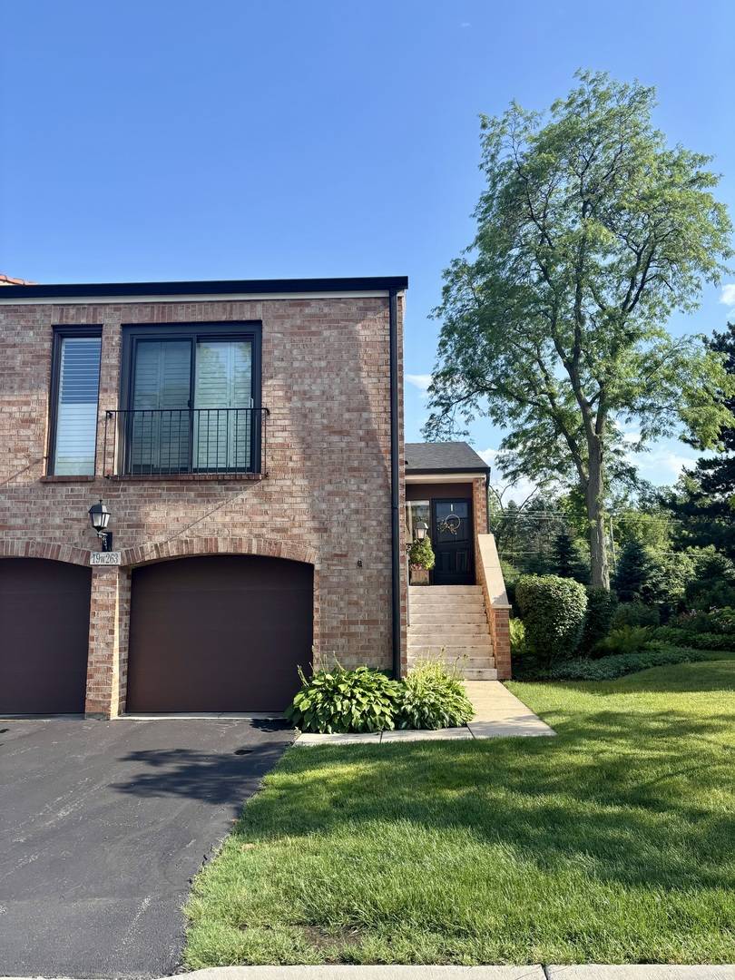 Oak Brook, IL 60523,19W263 Governors TRL