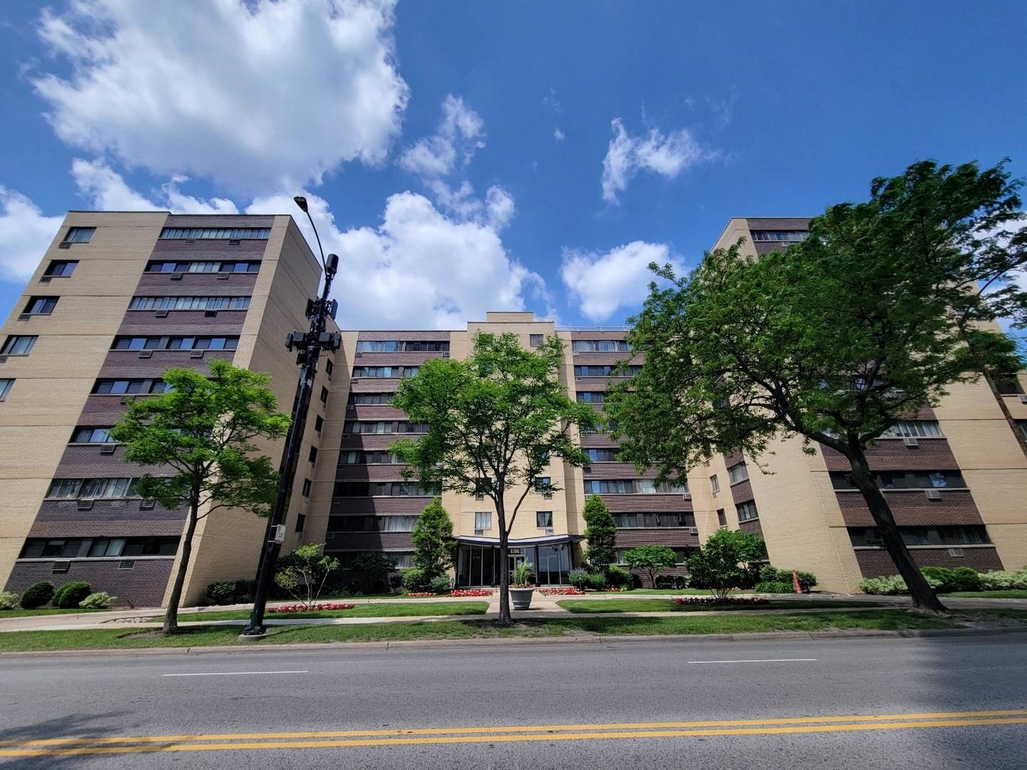 Chicago, IL 60660,6300 N Sheridan RD #811