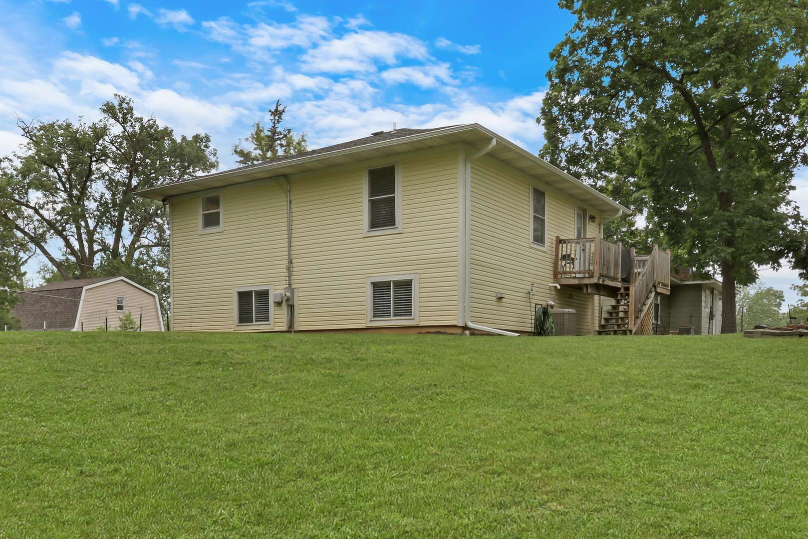 Antioch, IL 60002,26689 W Pine ST