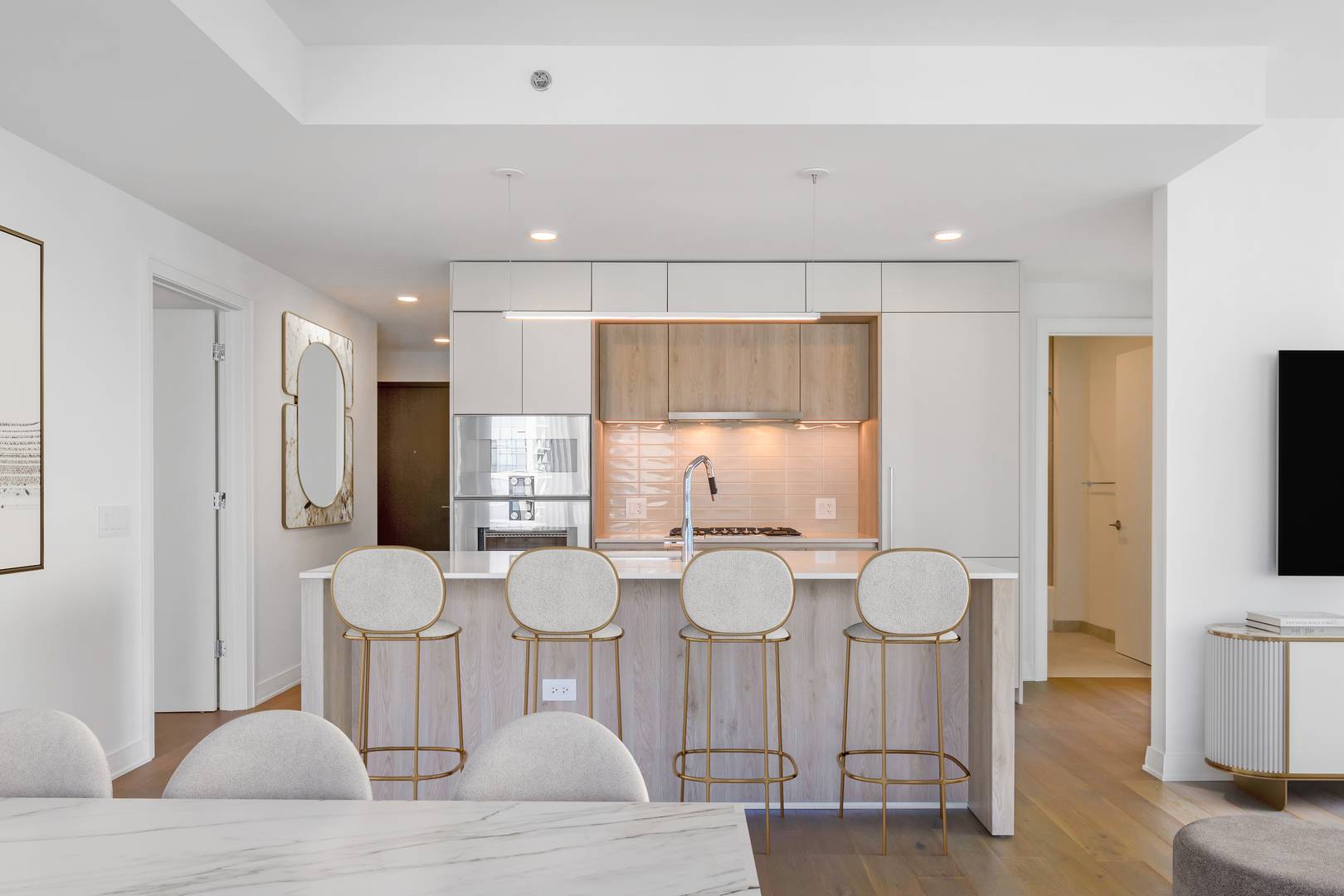 Chicago, IL 60601,211 N Harbor DR #1601