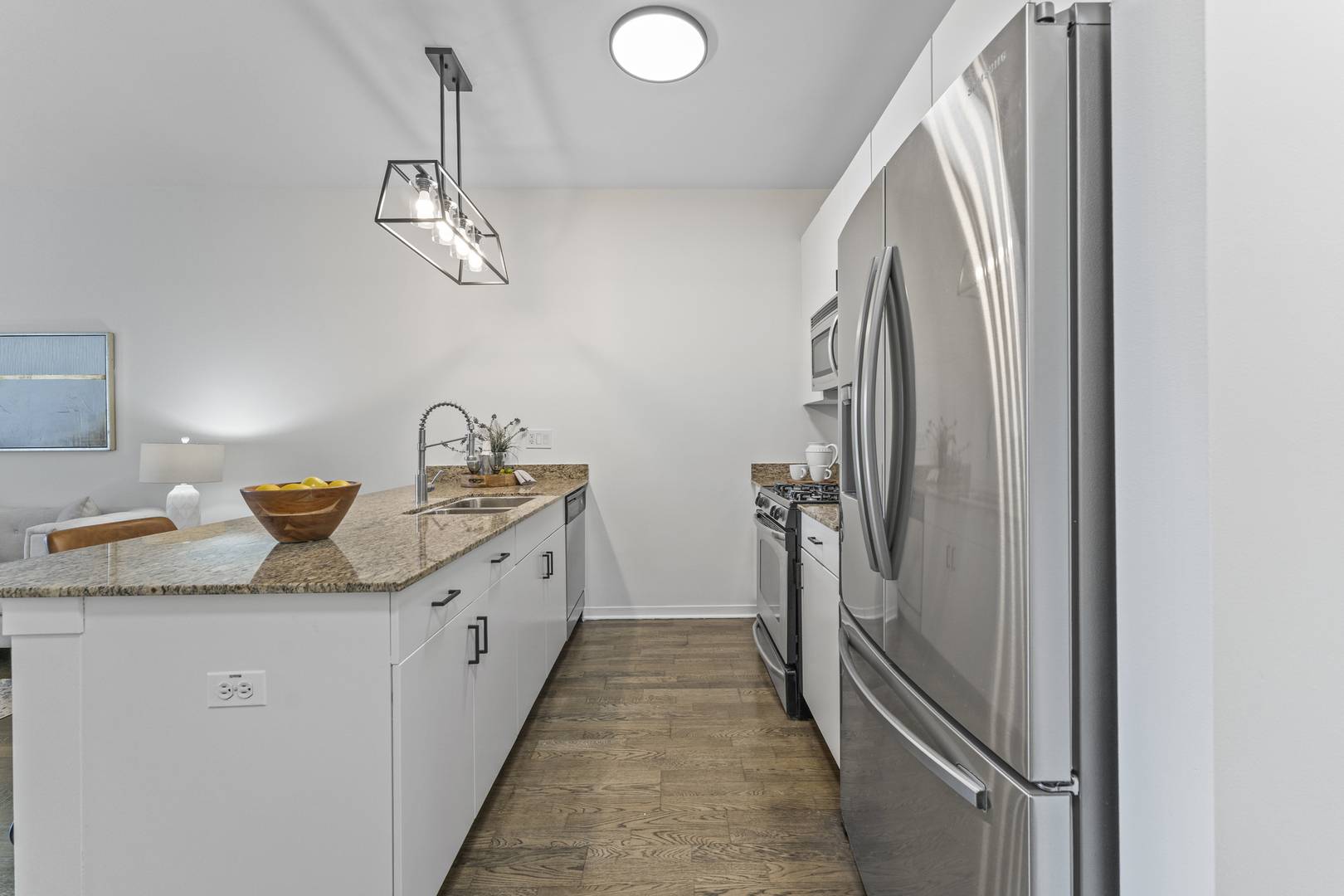 Chicago, IL 60610,437 W Division ST #515