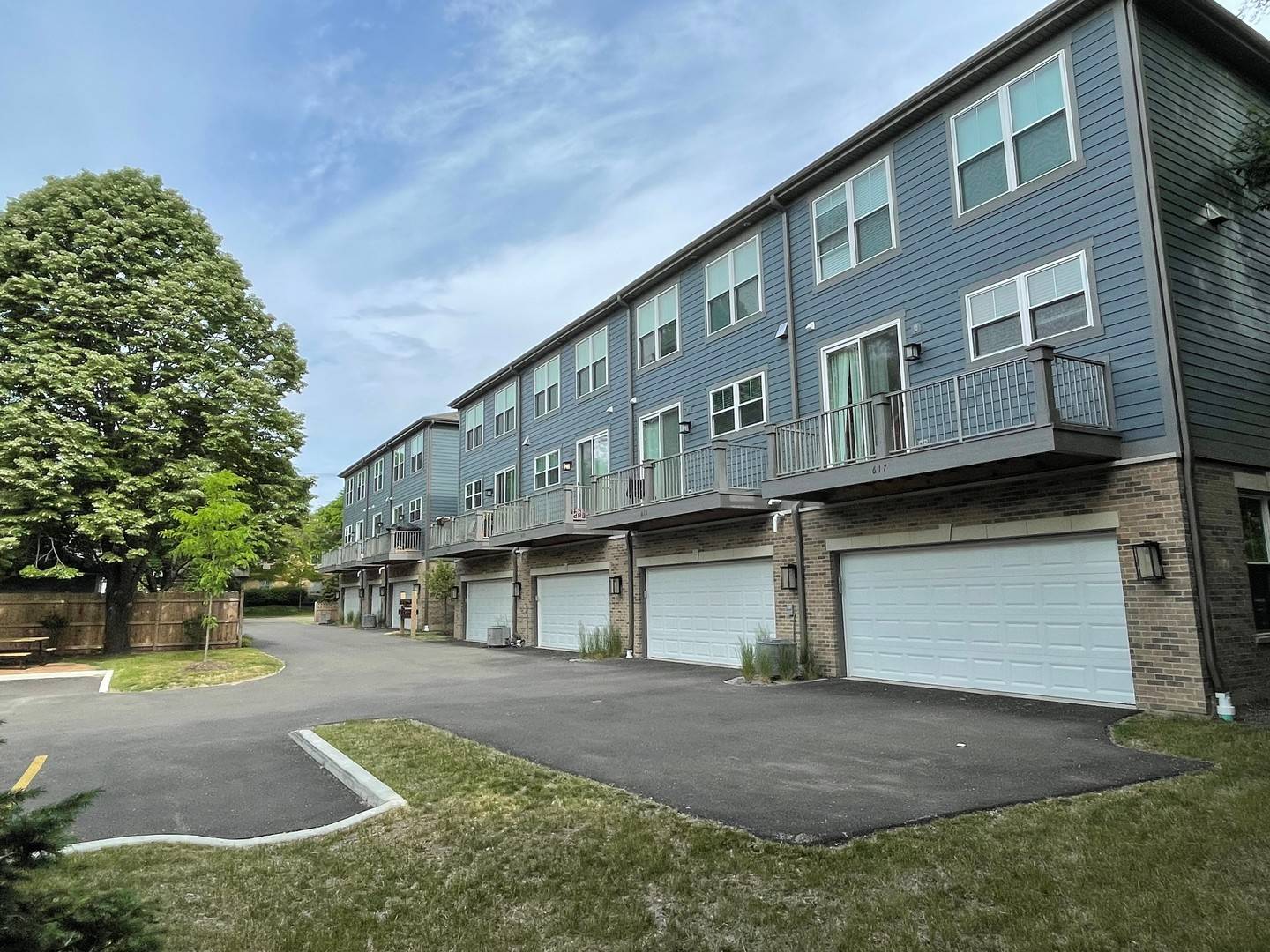 Libertyville, IL 60048,613 Broadway ST