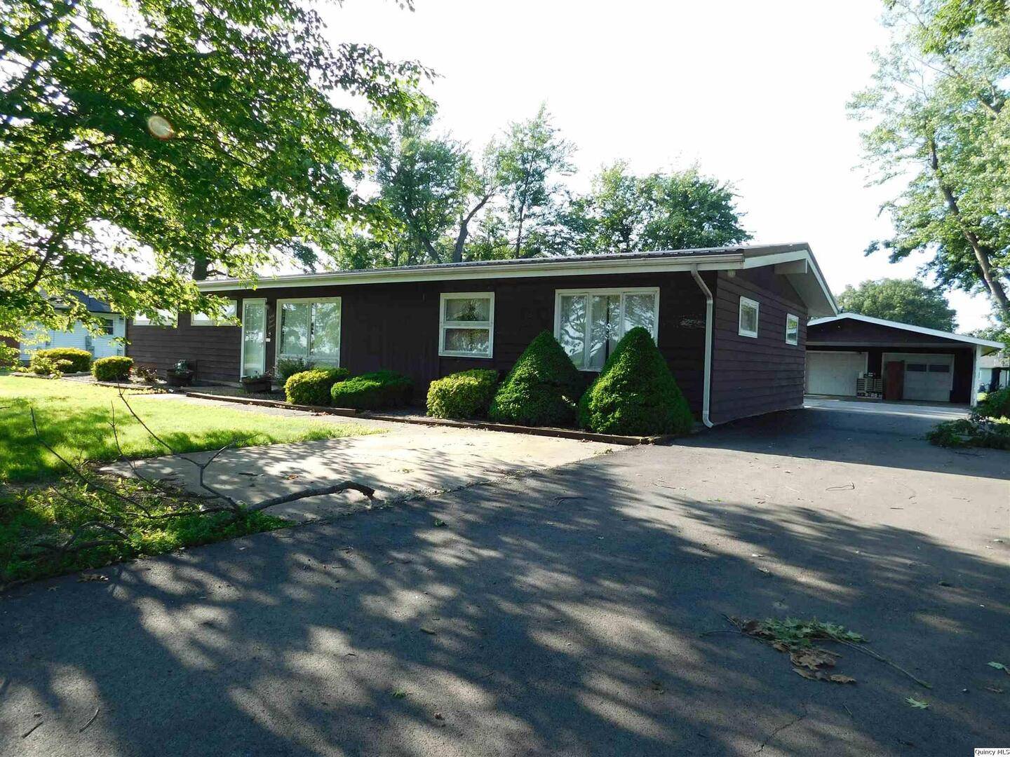 Quincy, IL 62305,3411 Payson RD