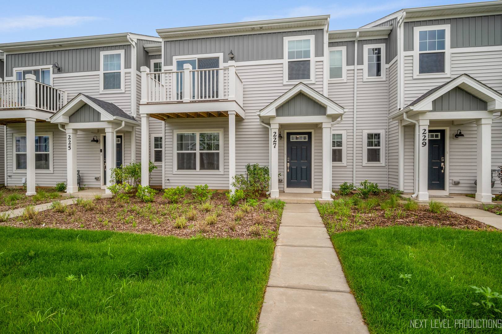 South Elgin, IL 60177,227 Kingsport DR #227
