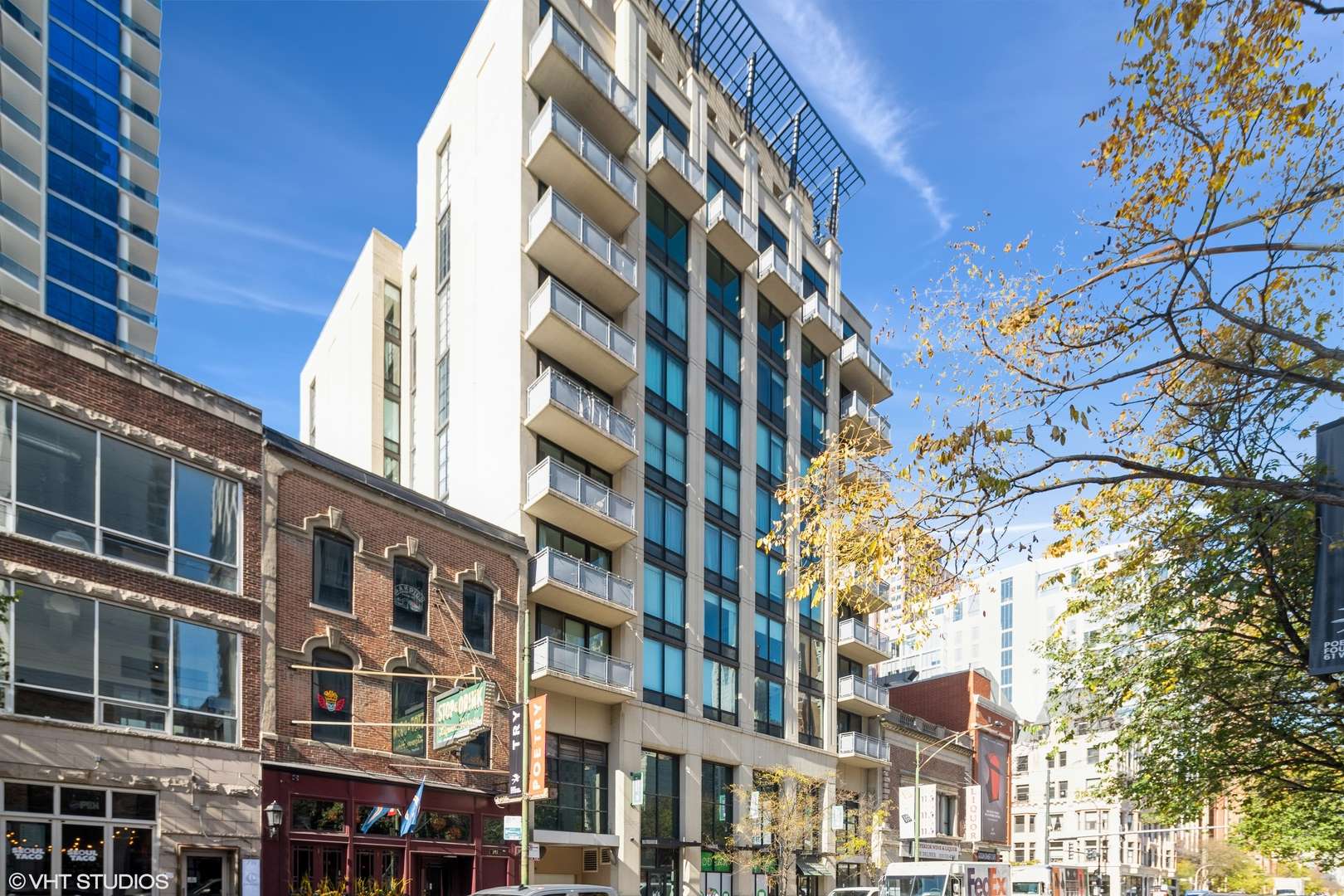 Chicago, IL 60654,744 N Clark ST #305