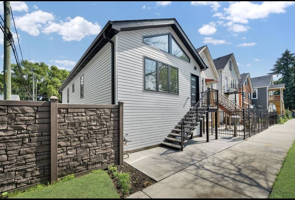 Chicago, IL 60609,1444 W 49th PL