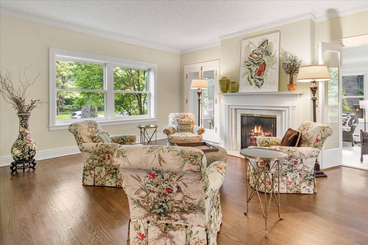 Wilmette, IL 60091,715 Forest AVE