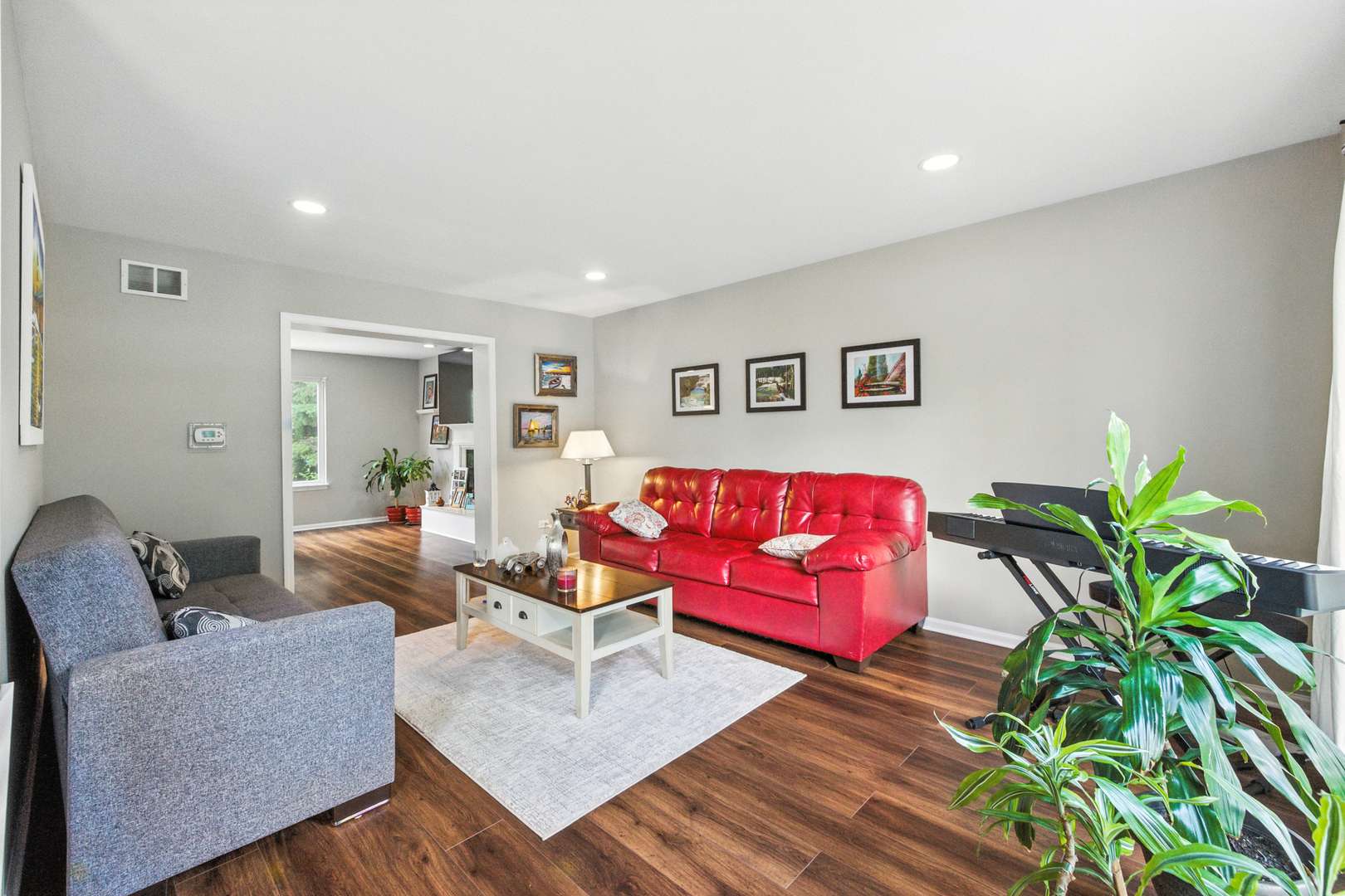 Wauconda, IL 60084,303 OAK GROVE DR