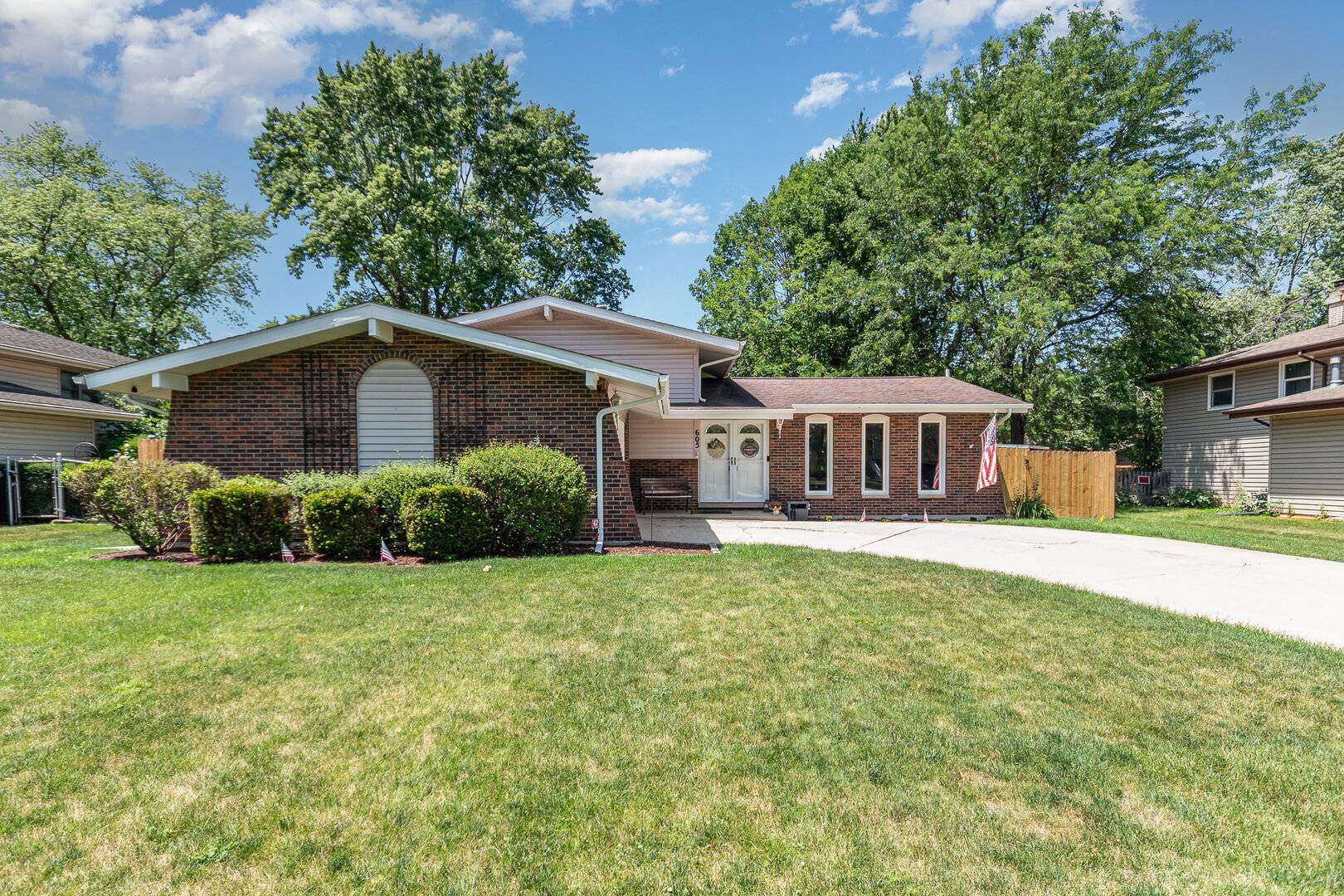 Shorewood, IL 60404,605 Parkshore DR