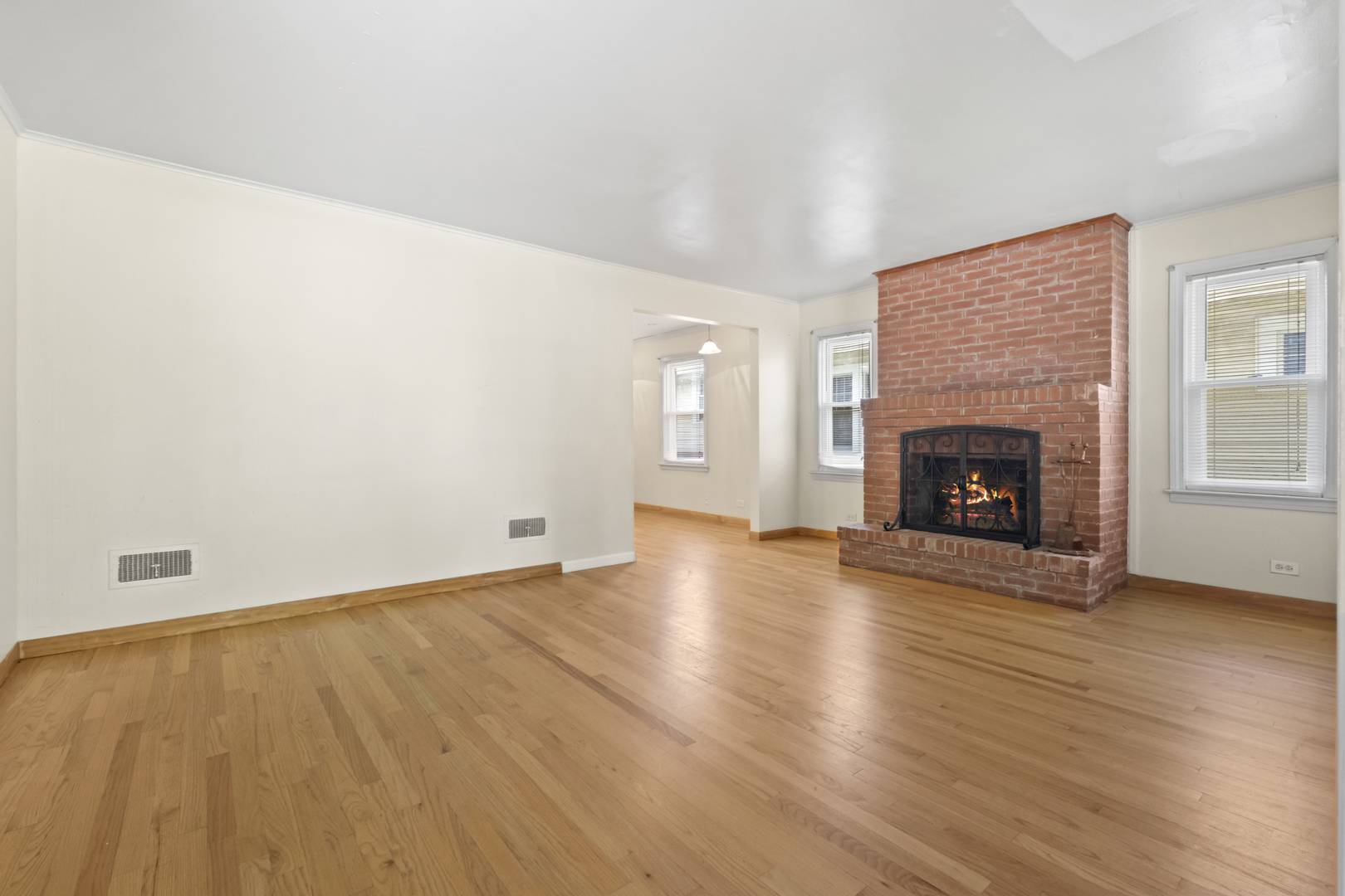 Des Plaines, IL 60016,818 Margret ST