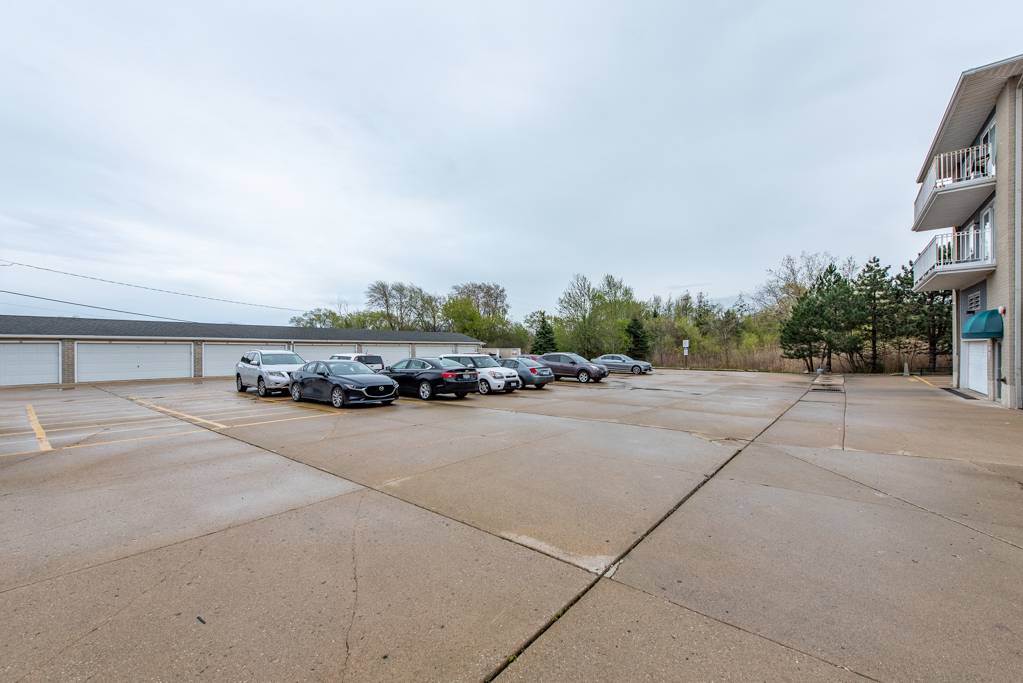 Waukegan, IL 60087,3305 Sunset AVE #322-23