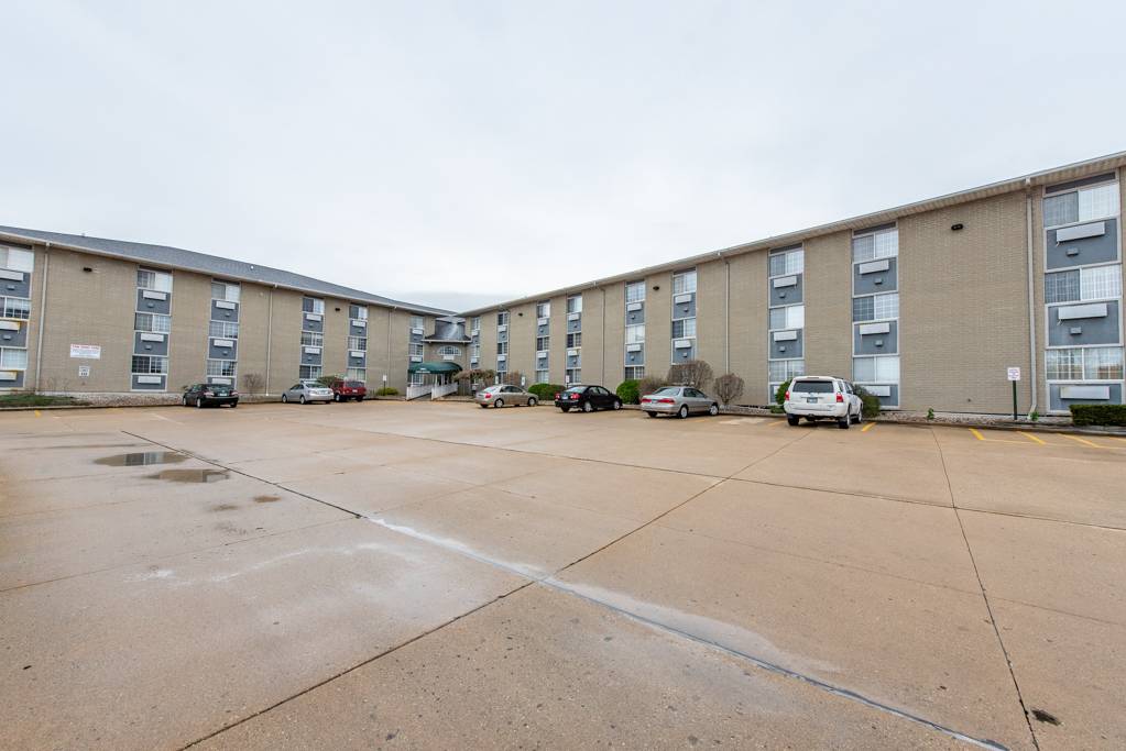Waukegan, IL 60087,3305 Sunset AVE #322-23