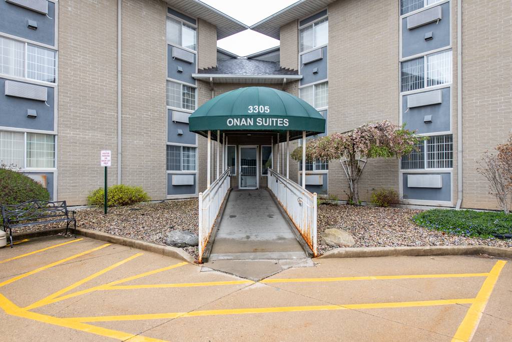 Waukegan, IL 60087,3305 Sunset AVE #322-23