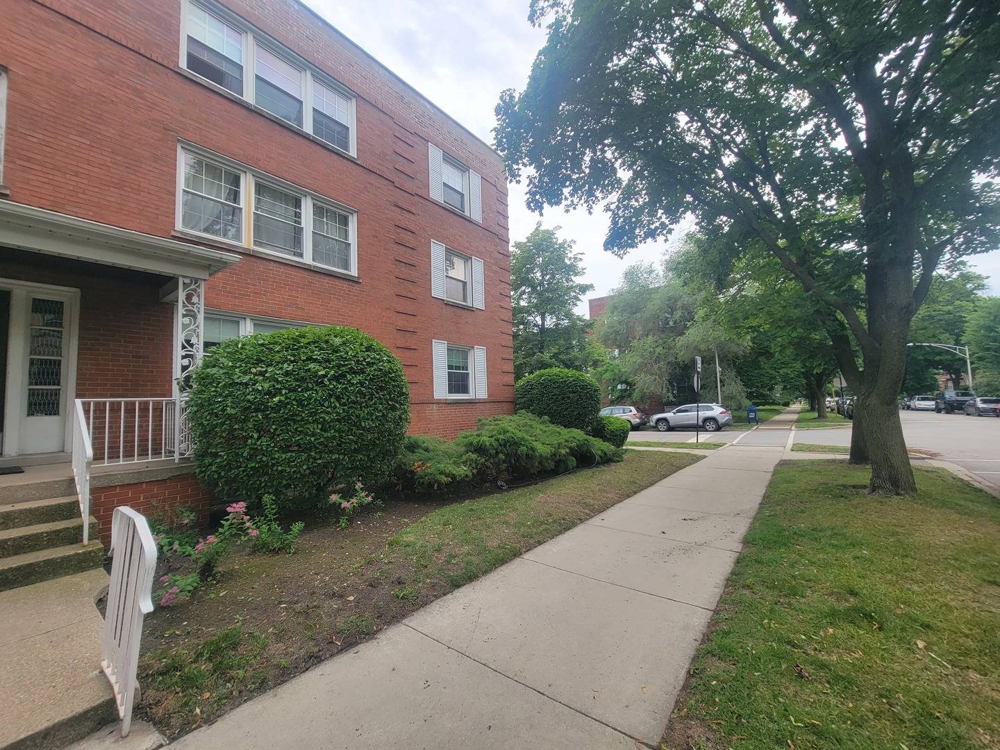 Chicago, IL 60645,2071 W Farwell AVE #1E
