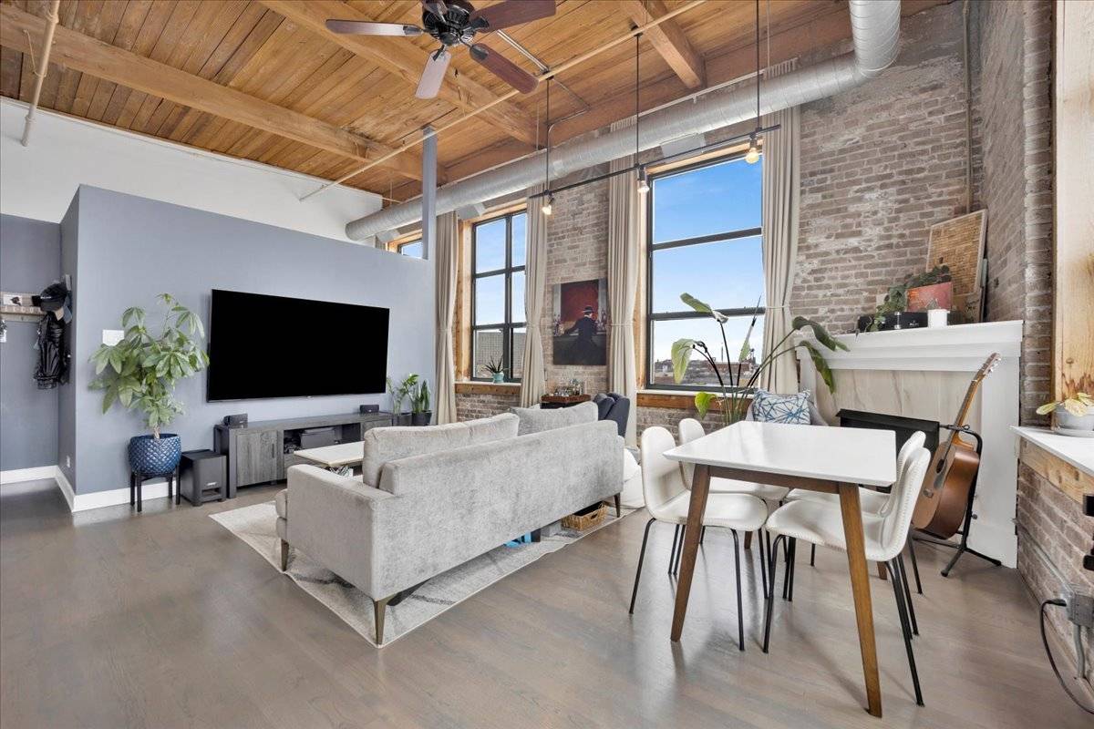 Chicago, IL 60616,1801 S Michigan AVE #701