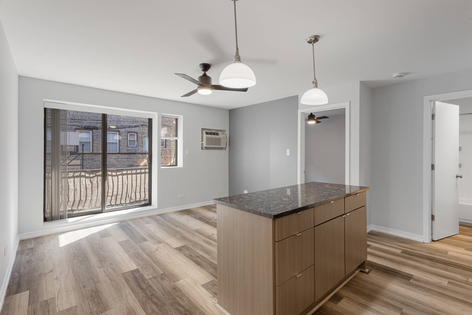 Chicago, IL 60640,5411 N Winthrop AVE #314