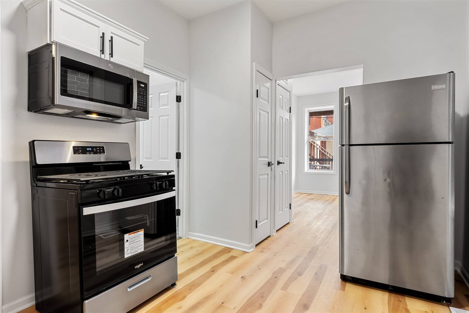 Chicago, IL 60614,2233 N Southport AVE #1R