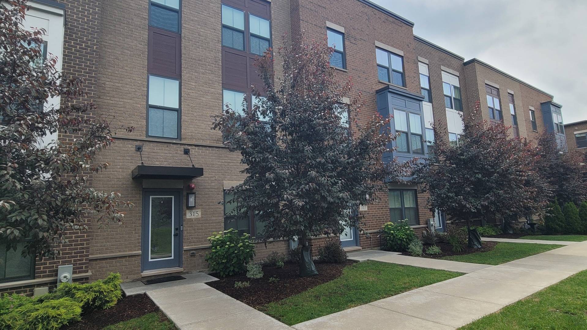 Mount Prospect, IL 60056,315 Elm CT