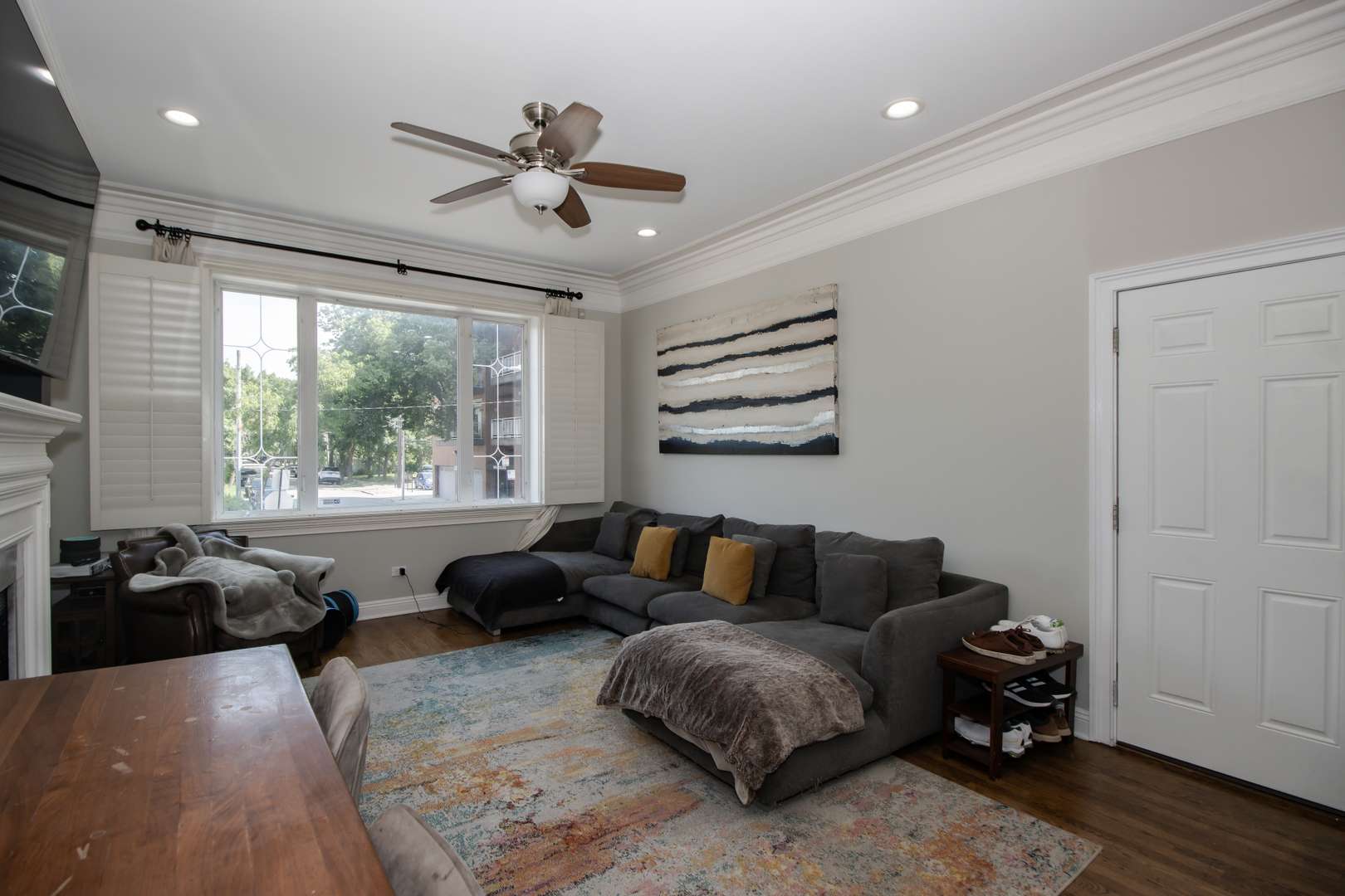 Chicago, IL 60610,323 W Schiller ST #1W