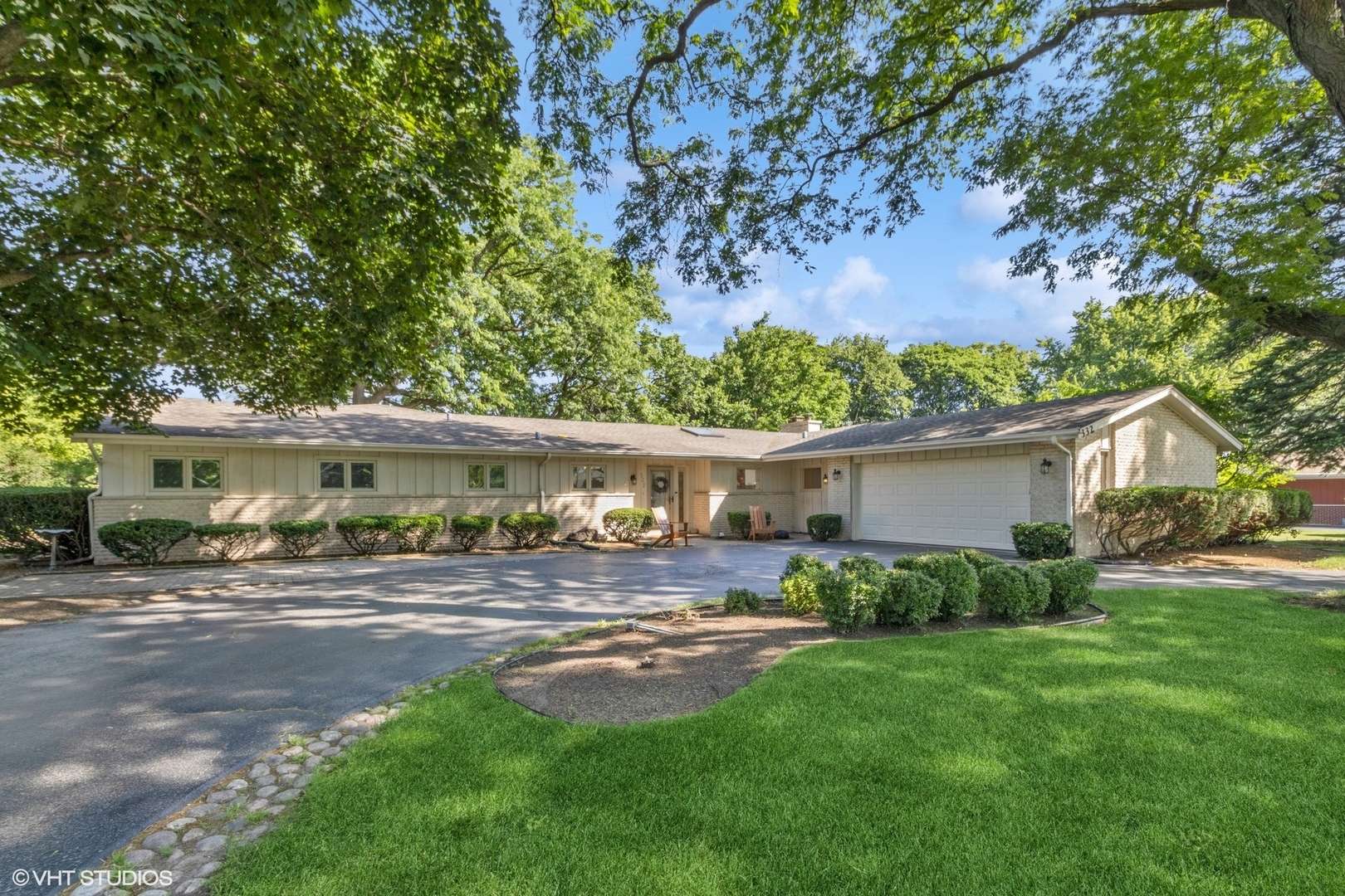 Palatine, IL 60067,332 S Elmwood LN
