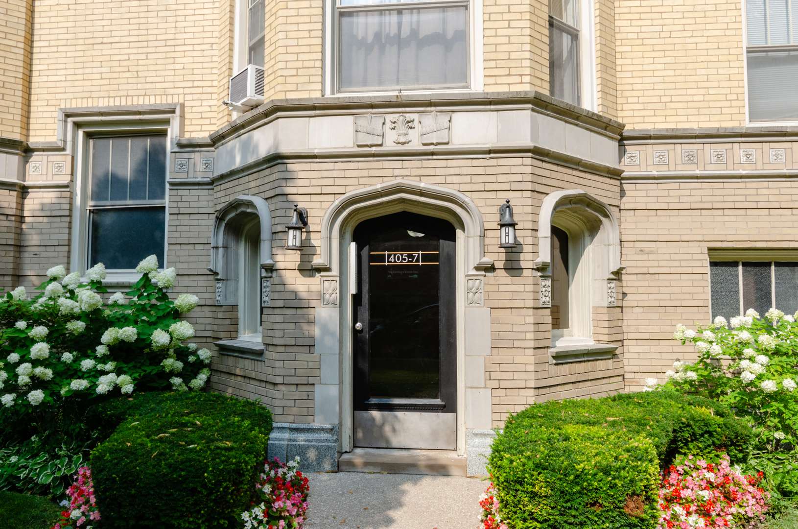 Oak Park, IL 60302,407 S East AVE #2