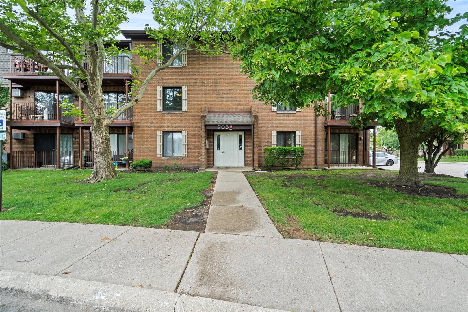 Addison, IL 60101,708 N Briar Hill LN #3