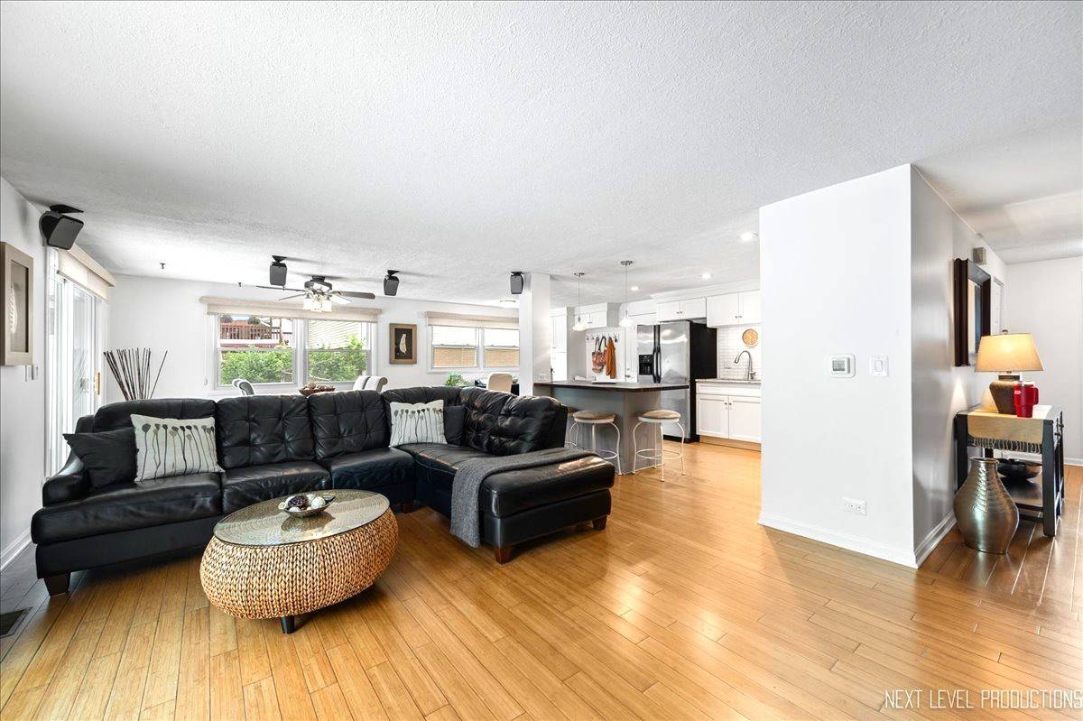 Schaumburg, IL 60193,636 Cambridge DR