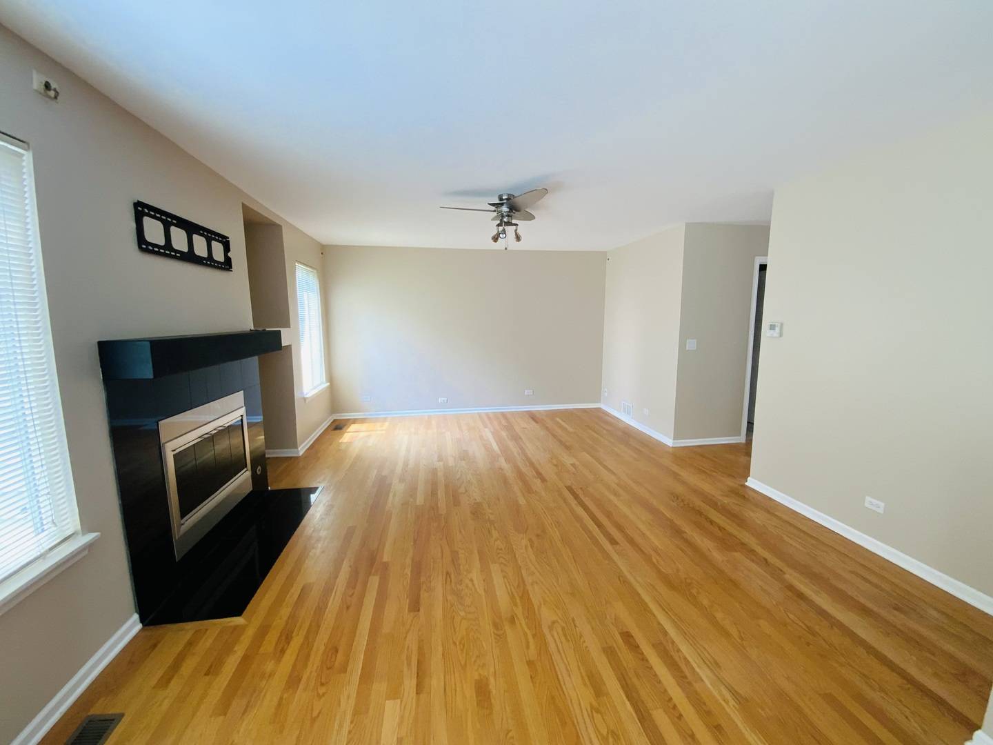 Gurnee, IL 60031,735 Ravinia DR