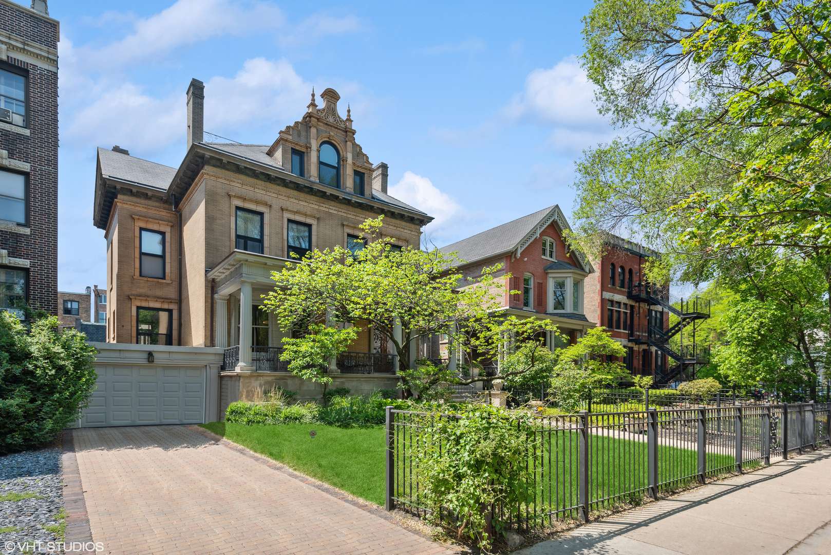 Chicago, IL 60614,639 W Deming PL #1