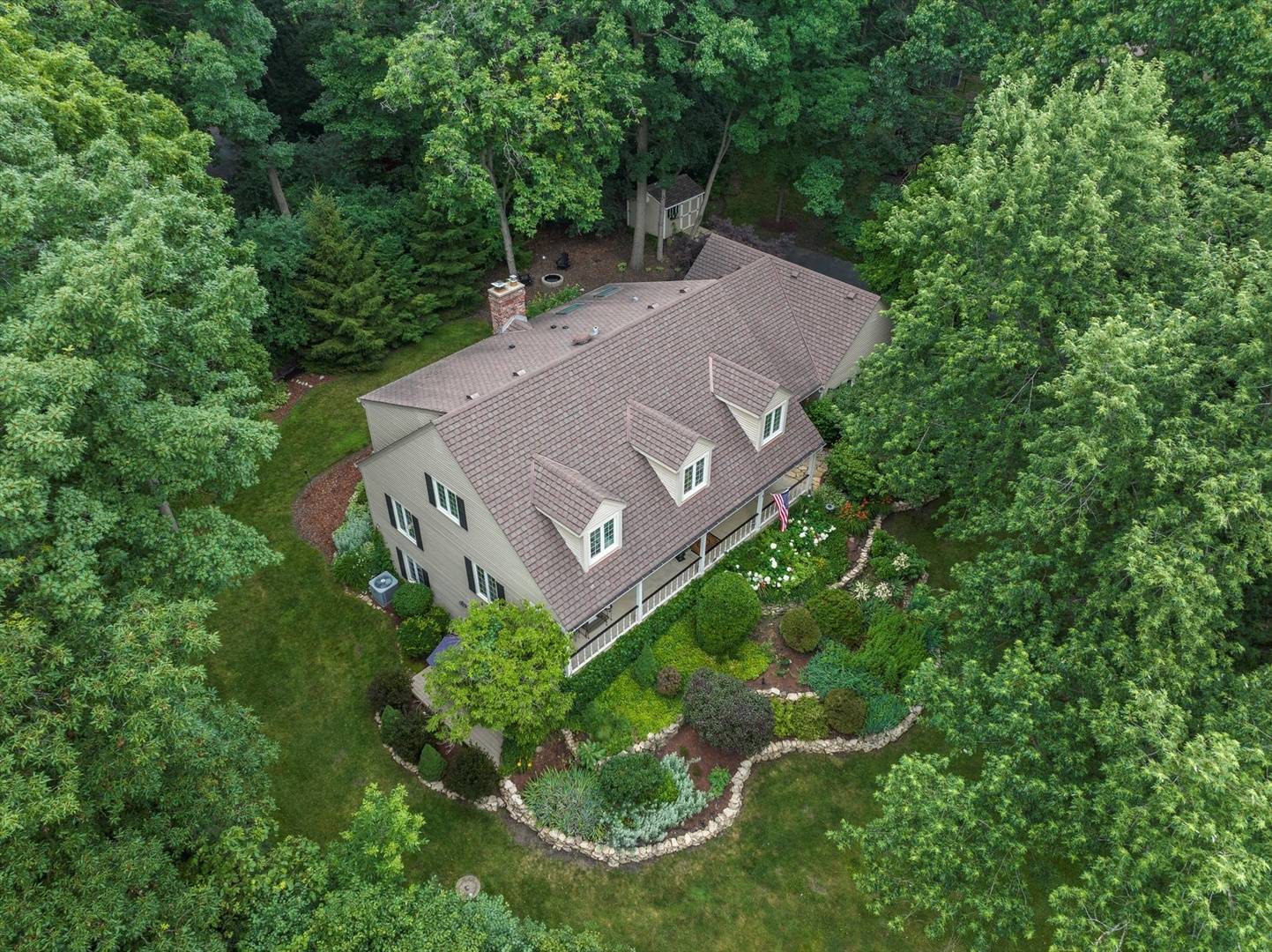 Barrington, IL 60010,124 Hidden Oaks DR