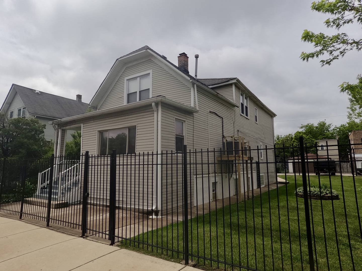 Chicago, IL 60651,1430 N Leamington AVE #2