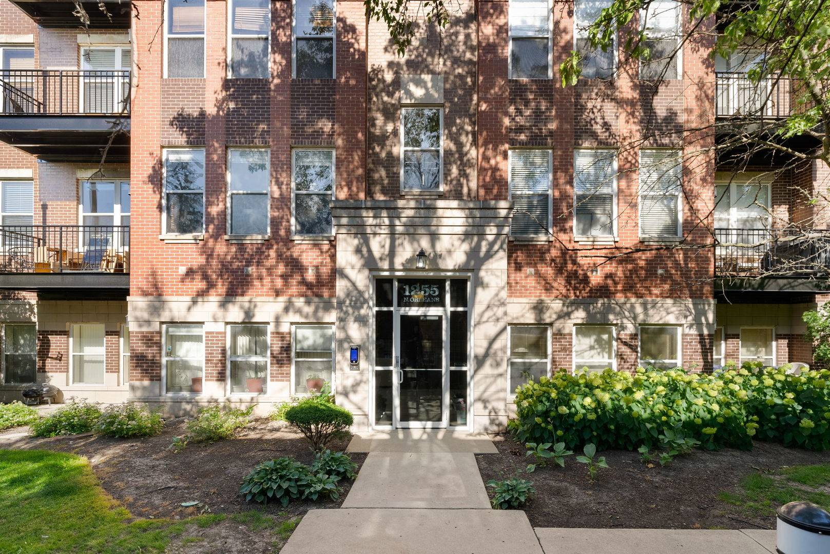 Chicago, IL 60610,1255 N Orleans CT #1104