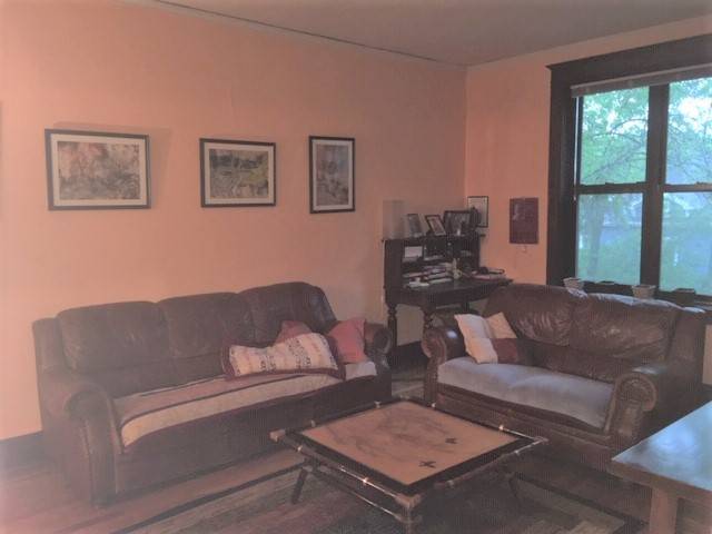 Chicago, IL 60618,2206 W Berteau AVE #3