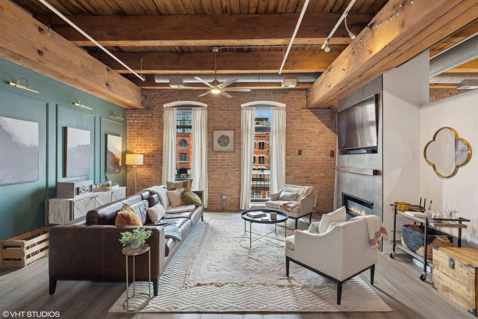 Chicago, IL 60654,360 W Illinois ST #402