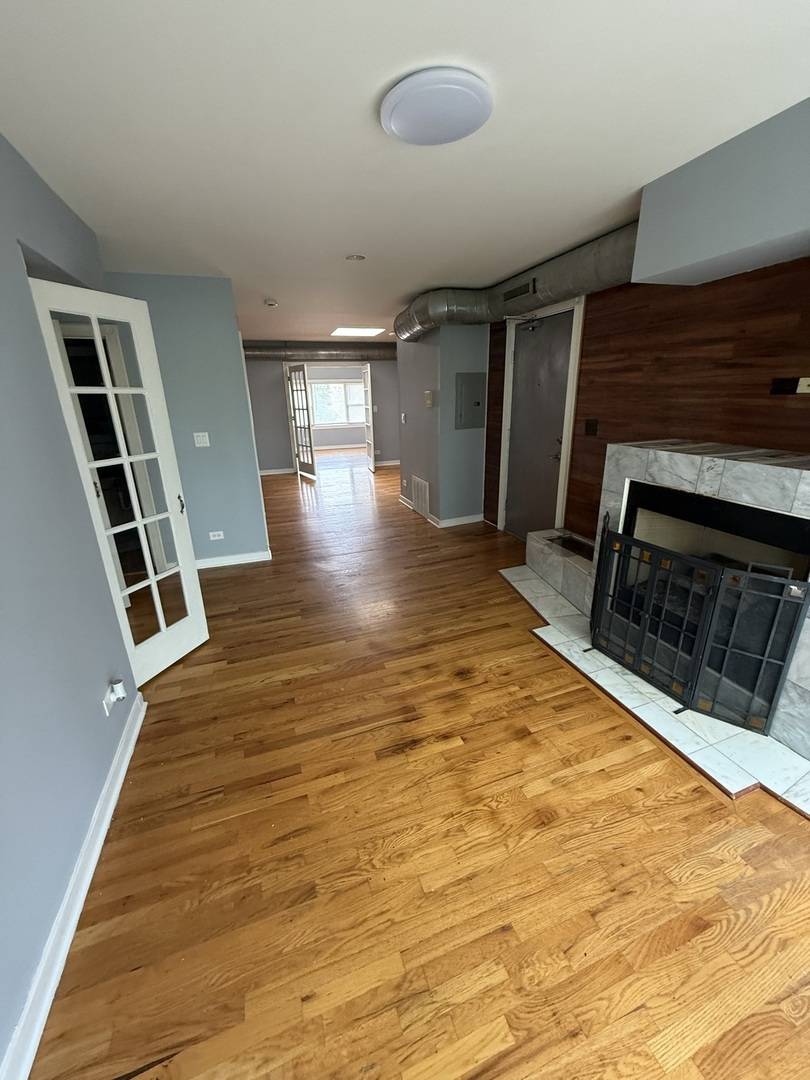 Chicago, IL 60645,7506 N Damen AVE #3
