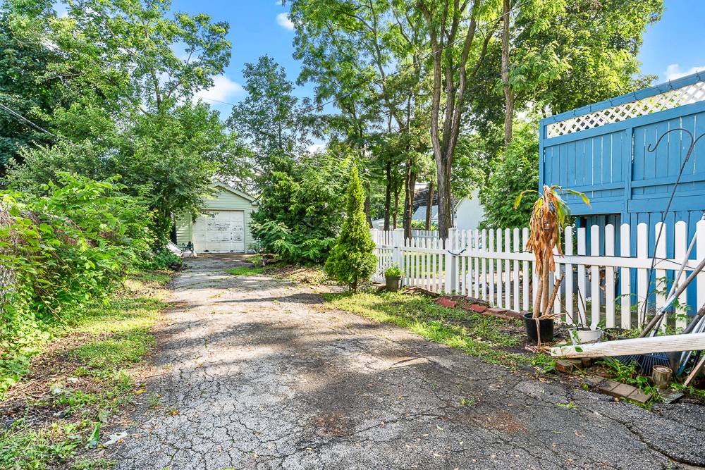 Lyons, IL 60534,8112 Christie AVE