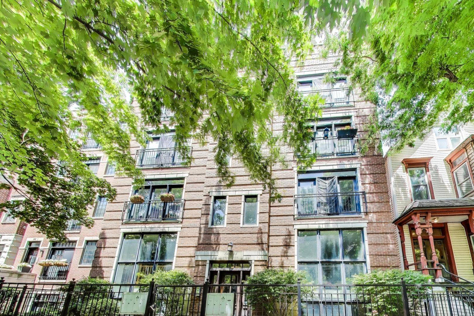 Chicago, IL 60657,846 W Roscoe ST #3W