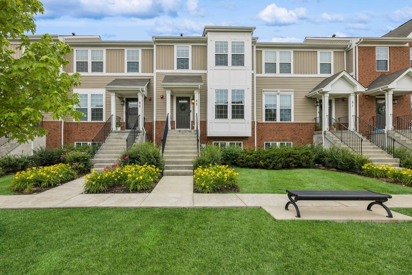 Des Plaines, IL 60016,53 Nicholas DR E