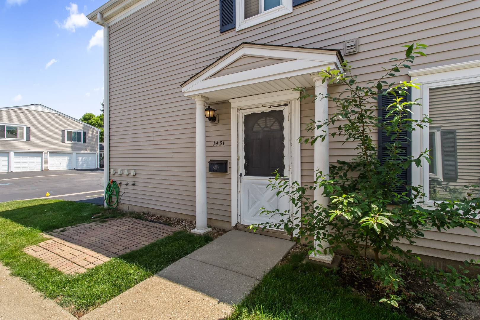Prospect Heights, IL 60070,1451 COVE DR #199D