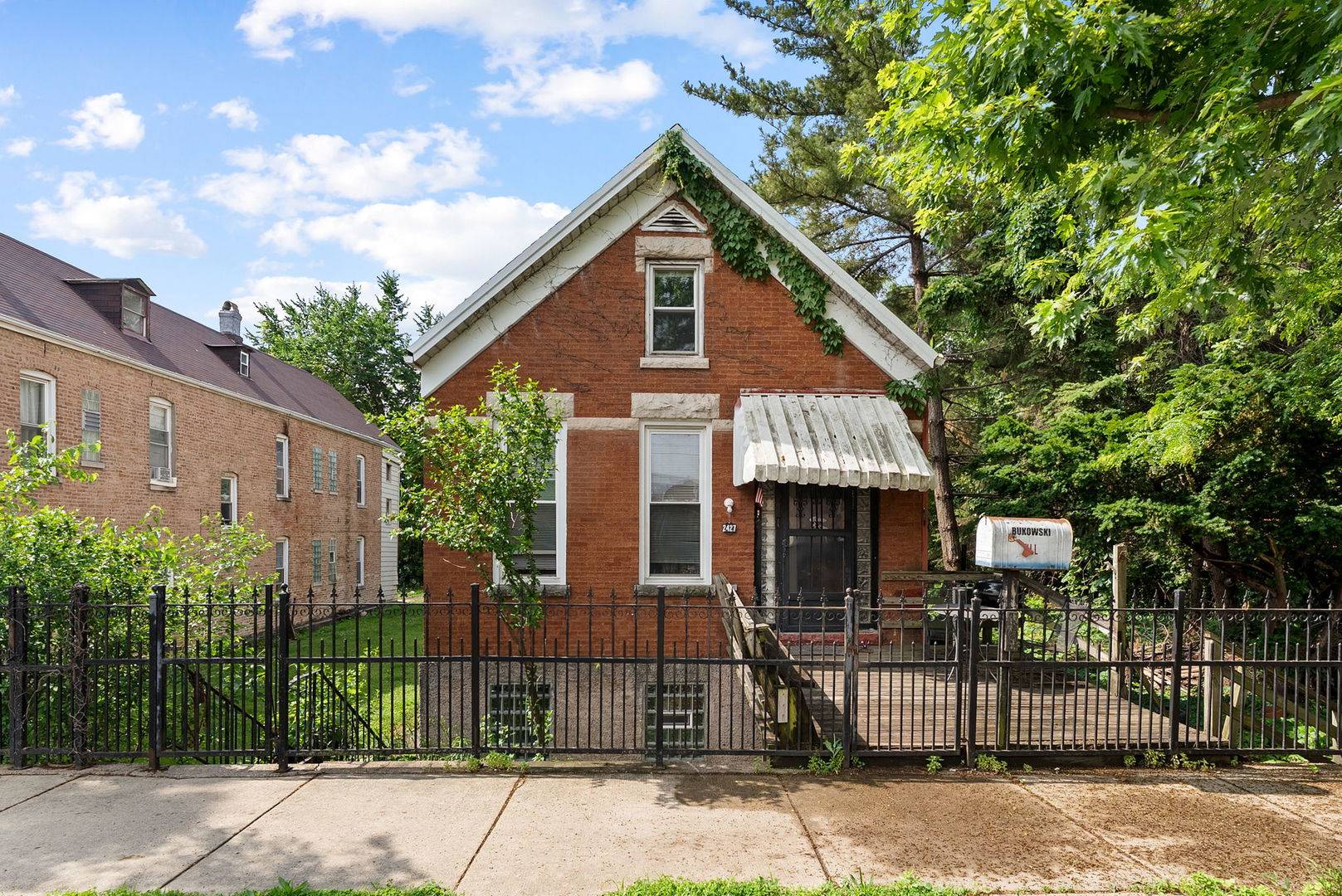 Chicago, IL 60608,2421 W 21st PL