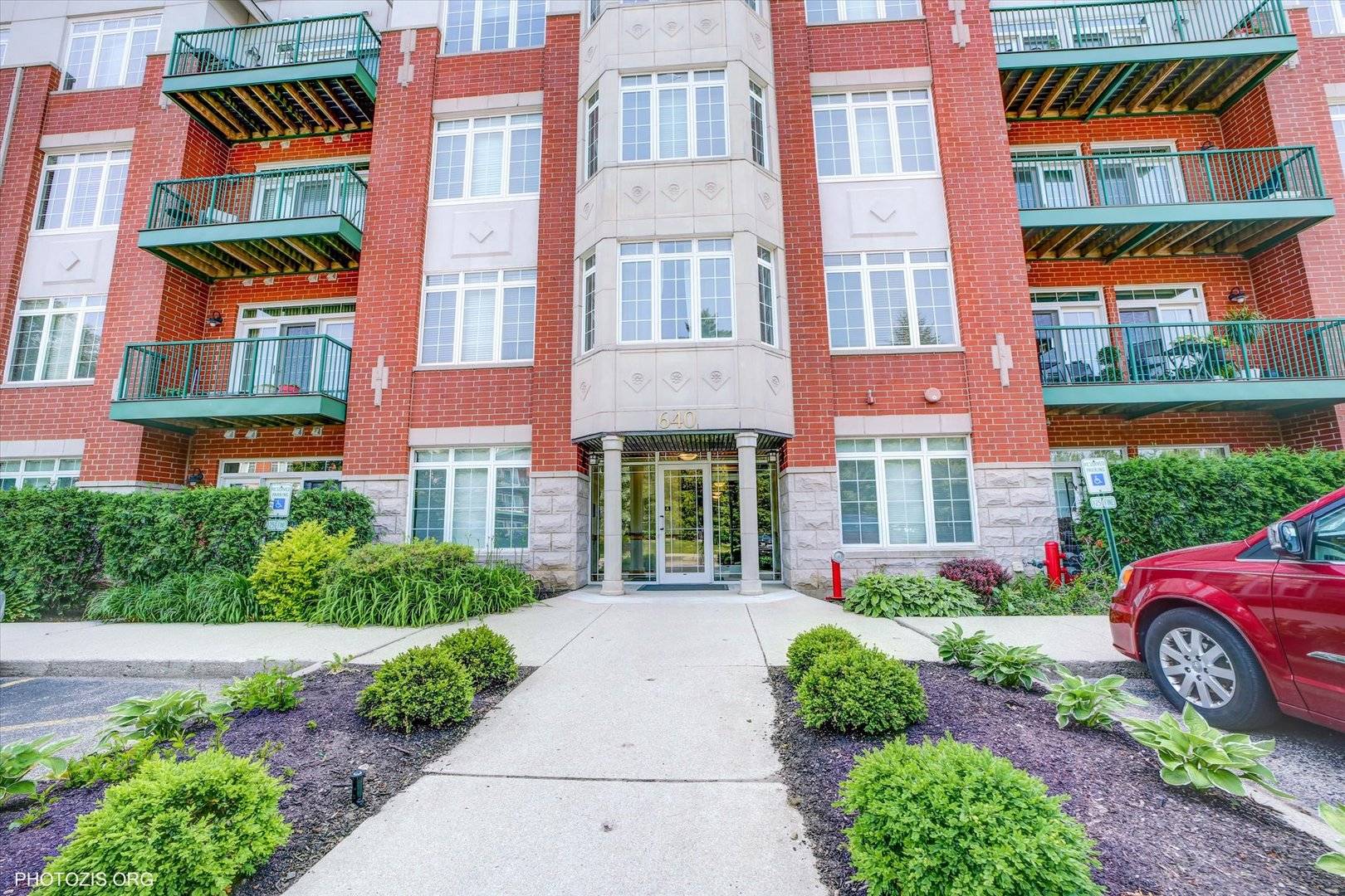 Wheeling, IL 60090,640 Mchenry RD #106